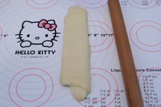 再次上下擀成牛舌状