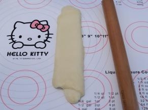 再次上下擀成牛舌状
