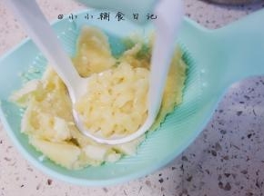 香蕉一根大概90g碾压成泥