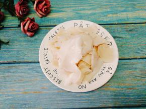 边角处理干净，这里我开了四个椰青 ，收获了230克左右的椰肉