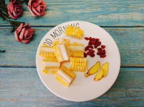 准备好甜玉米，姜片，枸杞子。