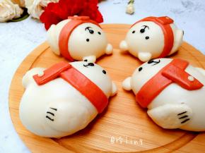 发酵好的包子放蒸屉，开水上锅蒸15分钟左右，蒸好后不要立即开盖，先开一个小缝散一下热气，5分钟后开盖拿出来即可