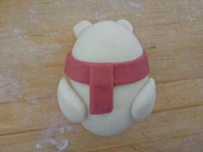 将胳膊，耳朵刷一点水粘合在身体上