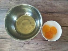 鸡蛋分离，盆要干净无杂质