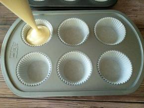 挤入纸杯中，开始160度预热烤箱