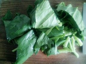 菠菜洗净切段