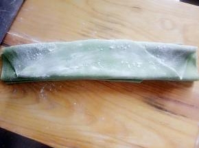 像折叠扇子那样折叠起来