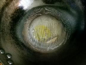 这时候锅中烧油