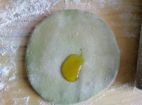 擀开放一点油