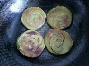 两面烙好后出锅