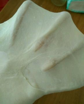 继续揉到能拉出膜。