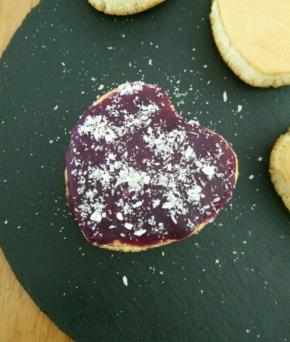 然后撒适量椰蓉即可。