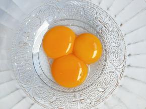 分离蛋黄蛋白。