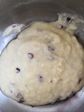 用刮刀搅拌均匀