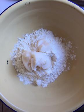 油酥用手揉成团即可