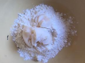 油酥用手揉成团即可