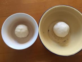 盖上保鲜膜松弛20分钟