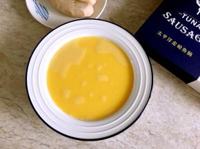 过滤后的蛋液很细腻，几乎没有气泡。