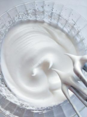 打发至提起有小弯钩即可。