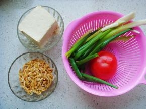 食材清洗干净备用。