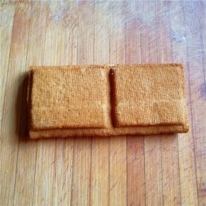 香干清洗干净。