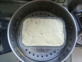 开水上锅，用筷子扎几个洞，蒸30—50分钟。时间到用筷子抄底检查下熟没熟，没熟再蒸一会儿。