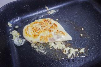 因为有糖容易焦所以要及时翻面