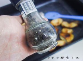 撒上现磨的黑胡椒 就完成啦