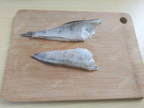 冰鱼柳从中间一切为二