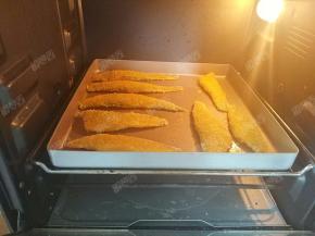 放入预热好的烤箱，上下火，200度，烤20分钟