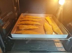 放入预热好的烤箱，上下火，200度，烤20分钟