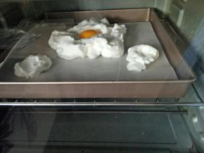 送入烤箱200度烤5分钟左右，注意密切观察上色状态