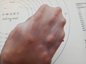 直到揉出这样有韧性的薄膜。