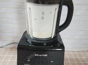 破壁机接通电源，选择高速运行两分钟