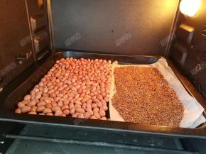 放入烤箱，170度烘烤10-15分钟