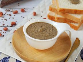 打好的亚麻籽花生酱倒出，可以涂抹吐司啦