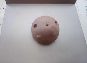 面团取出后排气揉圆放烤盘上进行二发(二发温度不要超过38度)