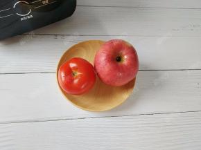 番茄和苹果清洗干净