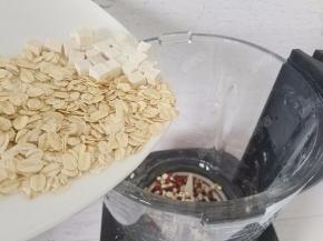 加入生燕麦片和白茯苓