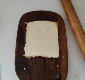 用擀面杖擀压实