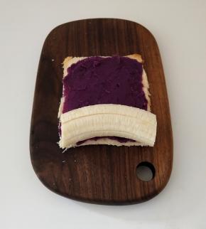 放上香蕉卷起条