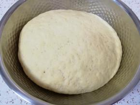 发酵好的面团明显变大。