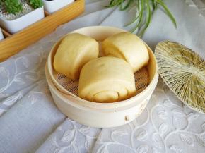 散发着淡淡的南瓜香味的刀切馒头。