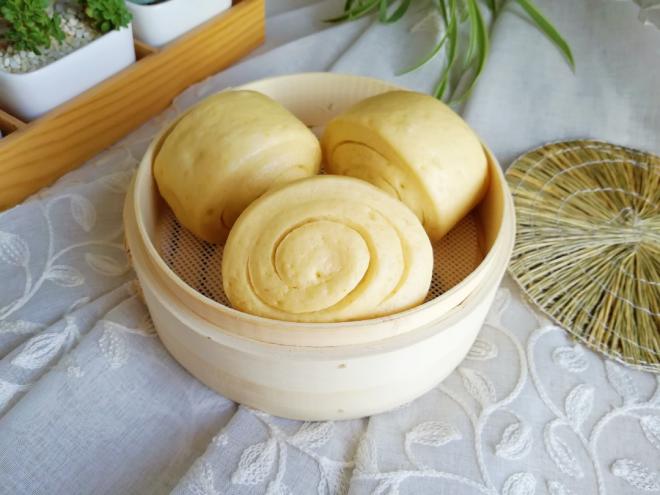 用南瓜米糊发面做的馒头，颜值高味道好，受到全家人的一致好评。