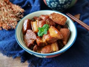 肥而不腻、入口即化的家常版红烧肉就做好了，上桌每人两碗米饭都不够哦