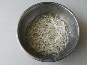 绿豆芽洗一下