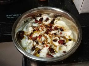 红油做好倒入鱼片上，完成