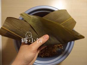 把四周的叶片上下翻折