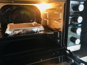烤箱175度，35到45分钟。不用水浴！不用水浴！如果你的烤箱高度比较低。温度往下调10度。