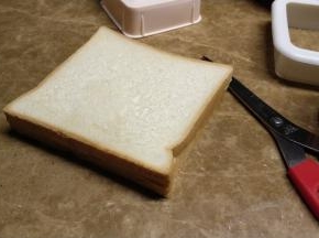 取二片吐司放一起